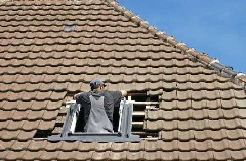 Pose de velux - Tour-de-Faure